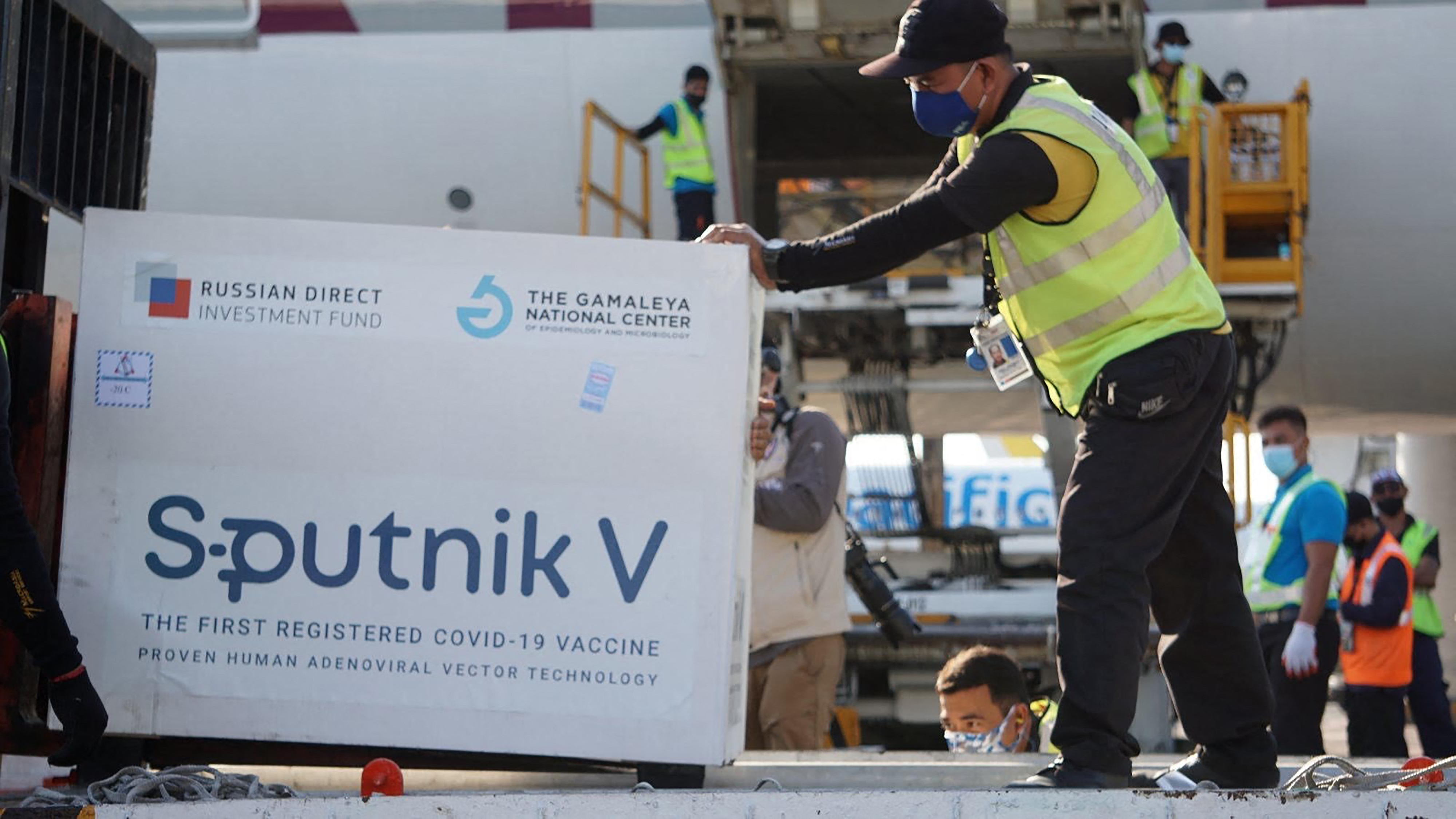 La ministra de Salud había anunciado el ingreso de la vacuna rusa contra el covid - 19 para este fin de semana en Guatemala, pero ahora se desconoce la nueva fecha de ingreso. Fotografía: AFP. 