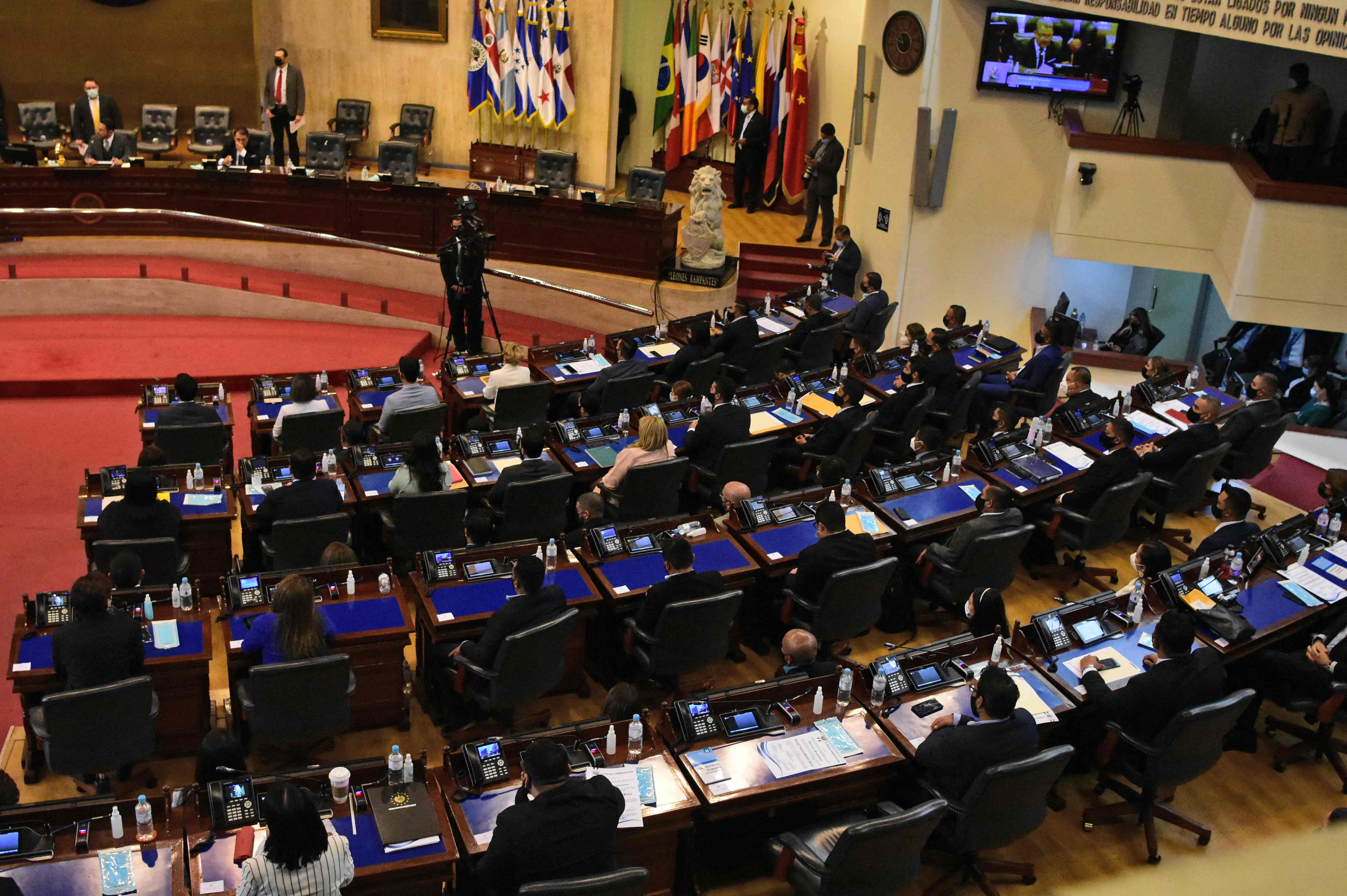 La nueva Asamblea está controlada por el partido de Bukele. (Foto Prensa Libre: AFP)