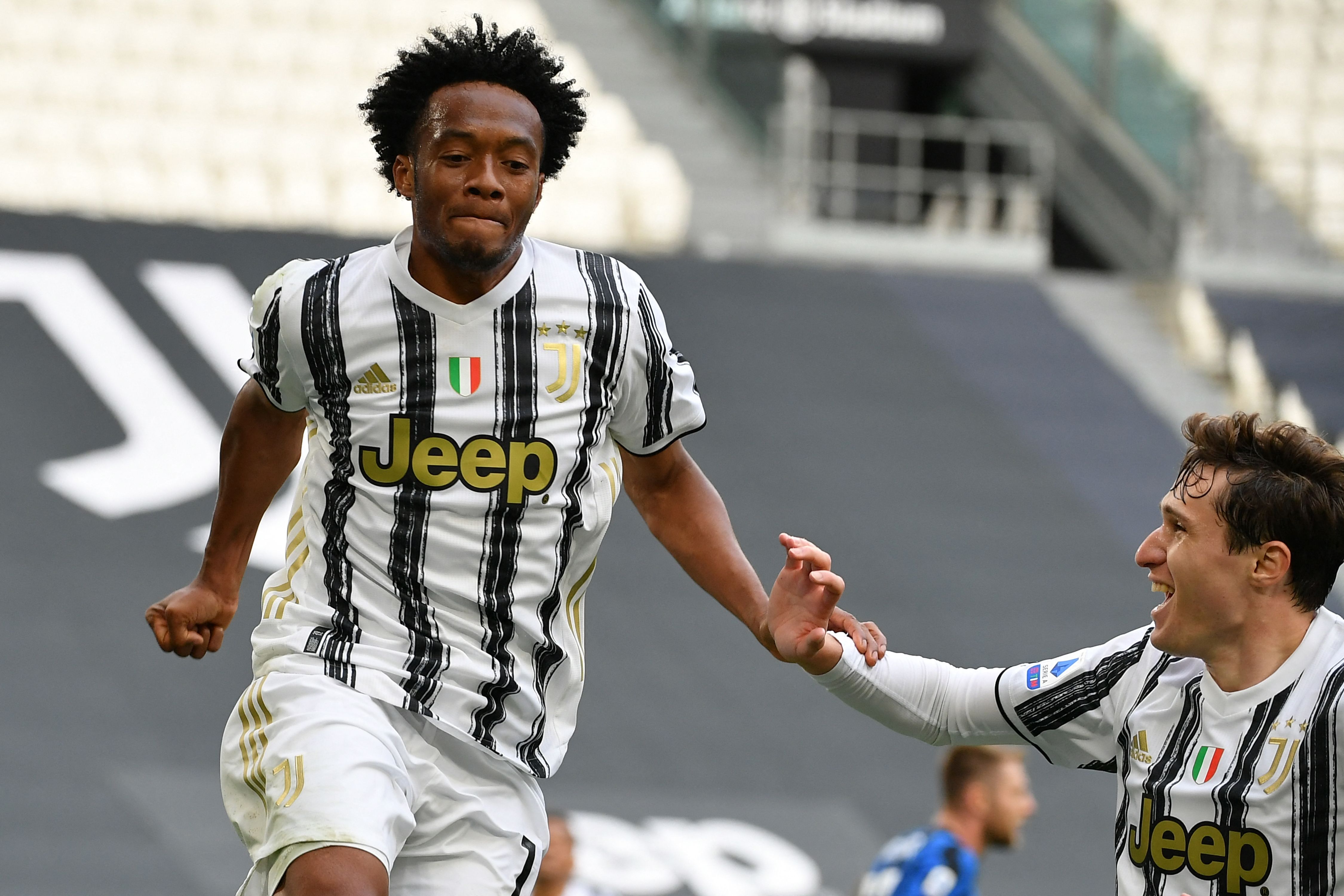 Juventus' Colombian midfielder Juan Cuadrado (L) celebrates after scoring during the Italian Serie A football match Juventus vs Inter on May 15, 2021 at the Juventus stadium in Turin. (Photo by Isabella BONOTTO / AFP)