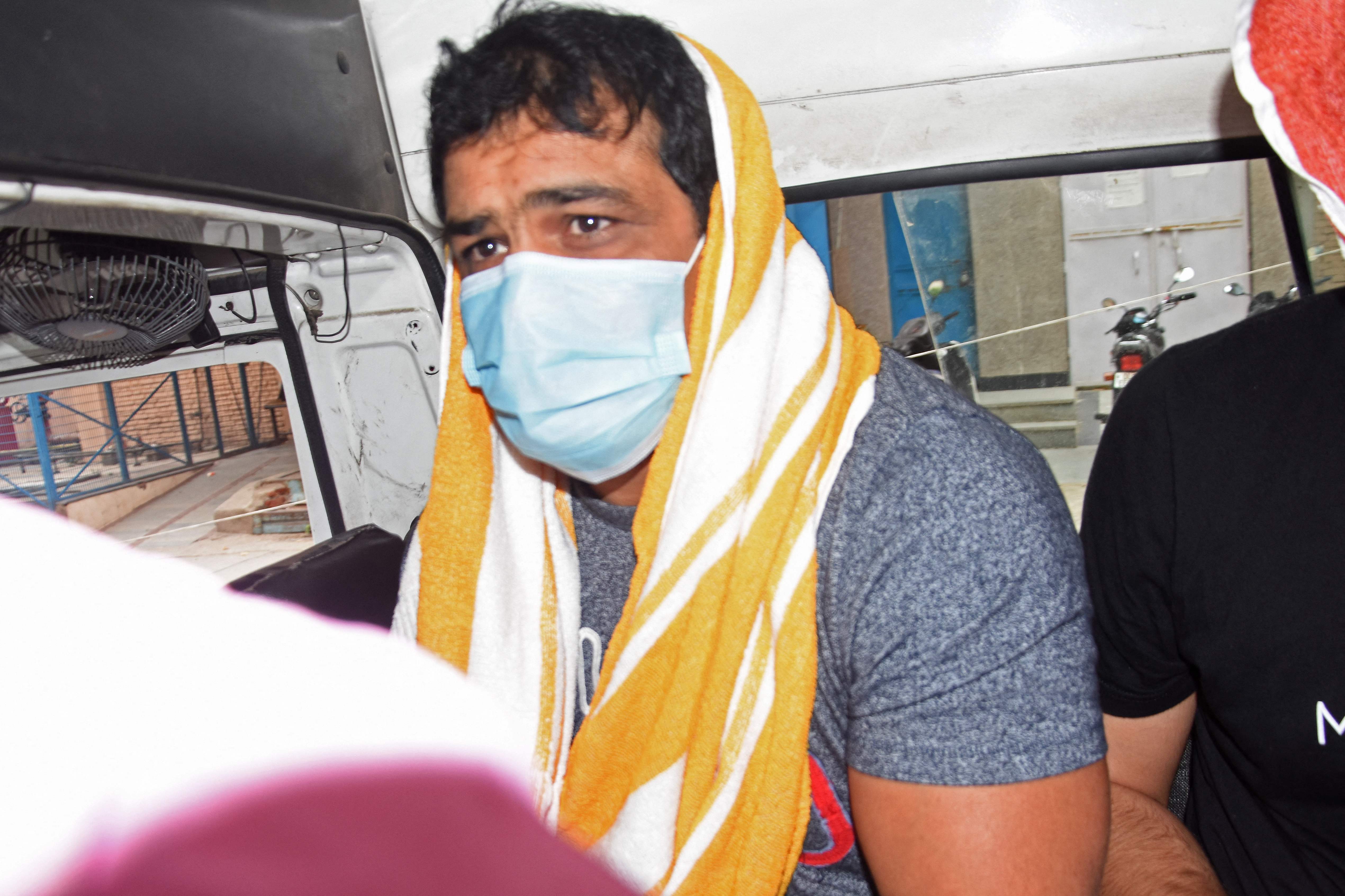 Sushil Kumar, en el momento que es arrestado por la policía debido cargos de asesinato. (Foto Prensa Libre: AFP)