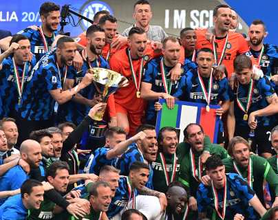 El Inter y su afición celebran el título con una goleada ante el Udinese