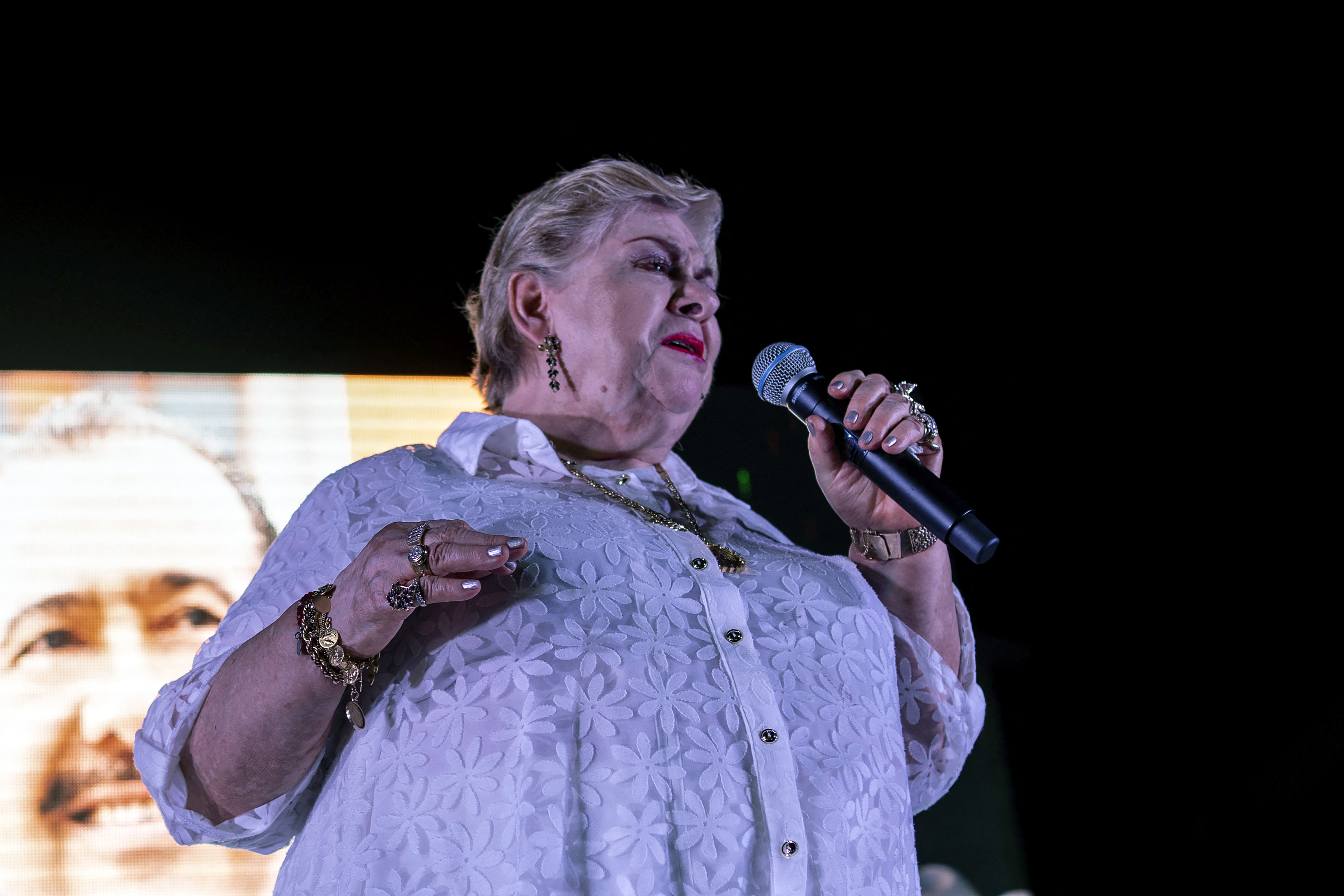 El mánager de Paquita la del Barrio reveló nuevos detalles sobre el estado de salud de la cantante, tras cancelar un concierto por presentar dolores en la ciática. (Foto Prensa Libre: AFP)
