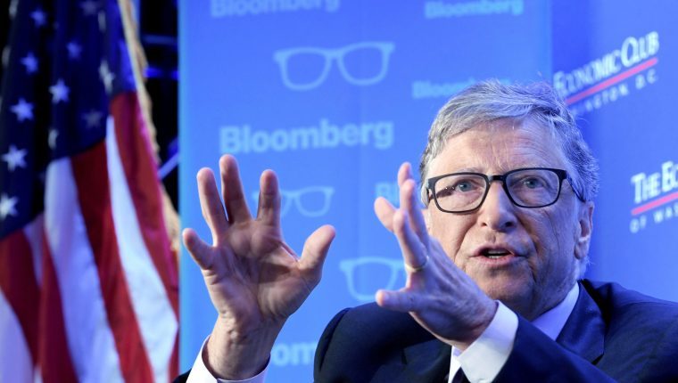 Bill Gates comenta que para finales del 2022 se habrá reducido dramáticamente la cantidad de casos de covid-19. (Foto Prensa Libre: HemerotecaPL)