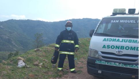Bomberos Municipales Departamentales se preparan para el rescate de los cuerpos. (Foto: Bomberos Municipales Departamentales)