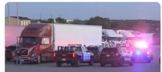 Los migrantes viajaban en un furgón que fue descubierto por las autoridades de San Antonio, Texas. (Foto Prensa Libre: @AlRojoVivo)
