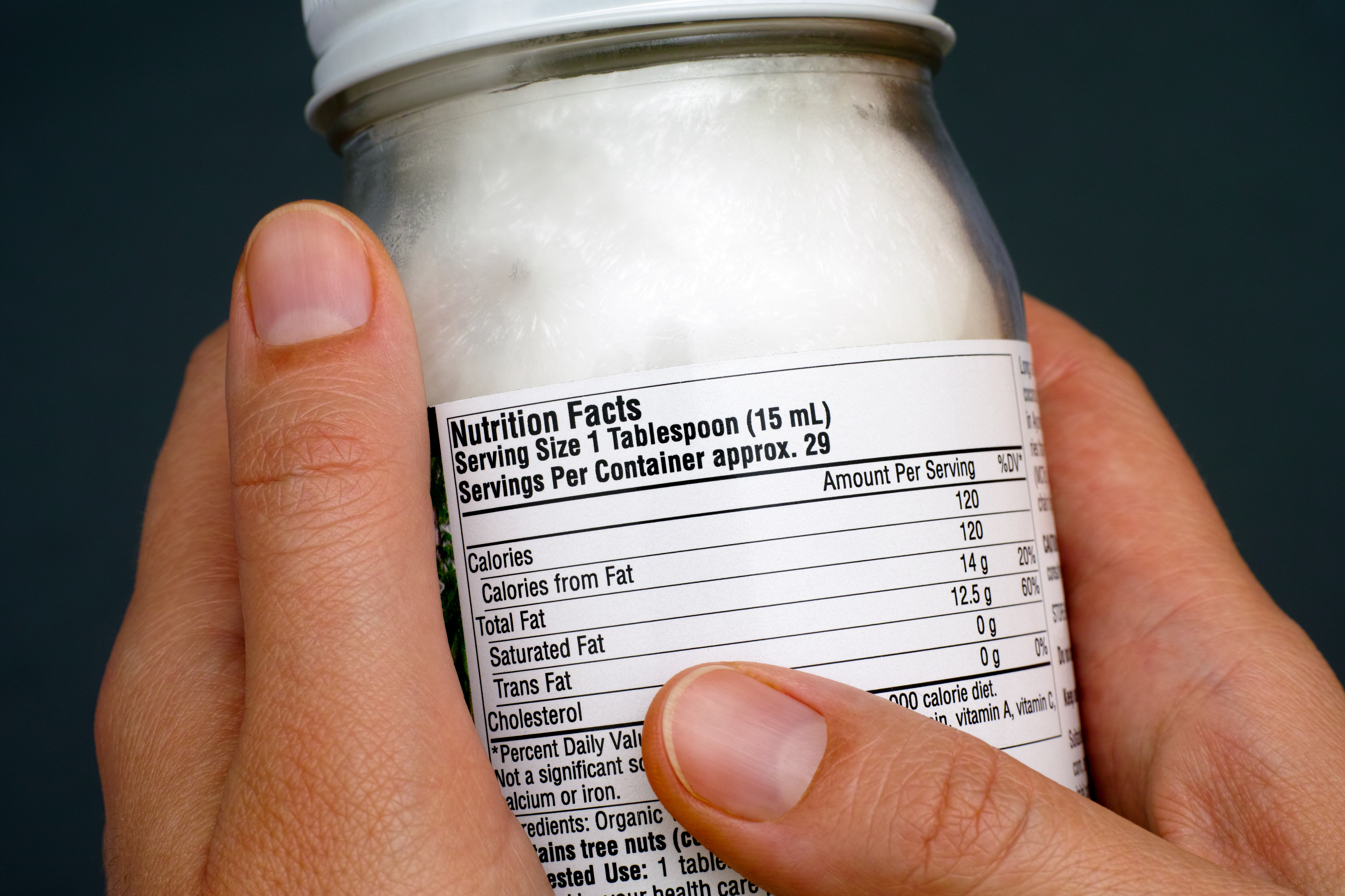 Las etiquetas nutricionales brindan datos que nos ayudan a saber elegir un producto, dependiendo de qué tan beneficioso es para la salud. (Foto Prensa Libre: Shutterstock).