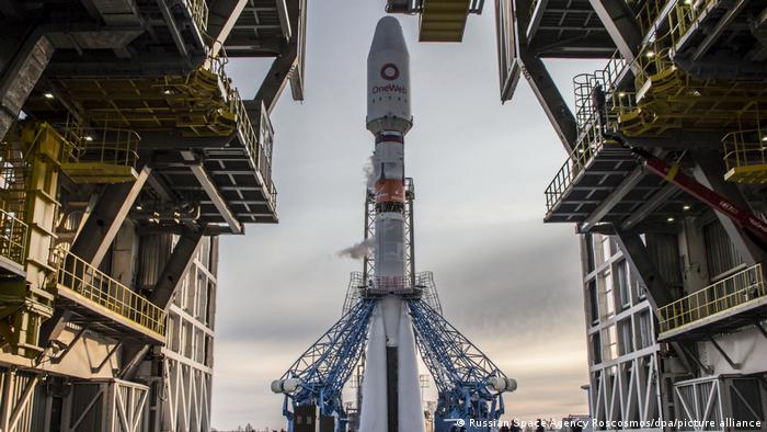 El cohete Soyuz-2.1b con la etapa superior Fregat y 36 satélites de comunicaciones OneWeb del Reino Unido en la plataforma de lanzamiento en el cosmódromo de Vostochny, región de Amur, Rusia. (26.04.2021)

