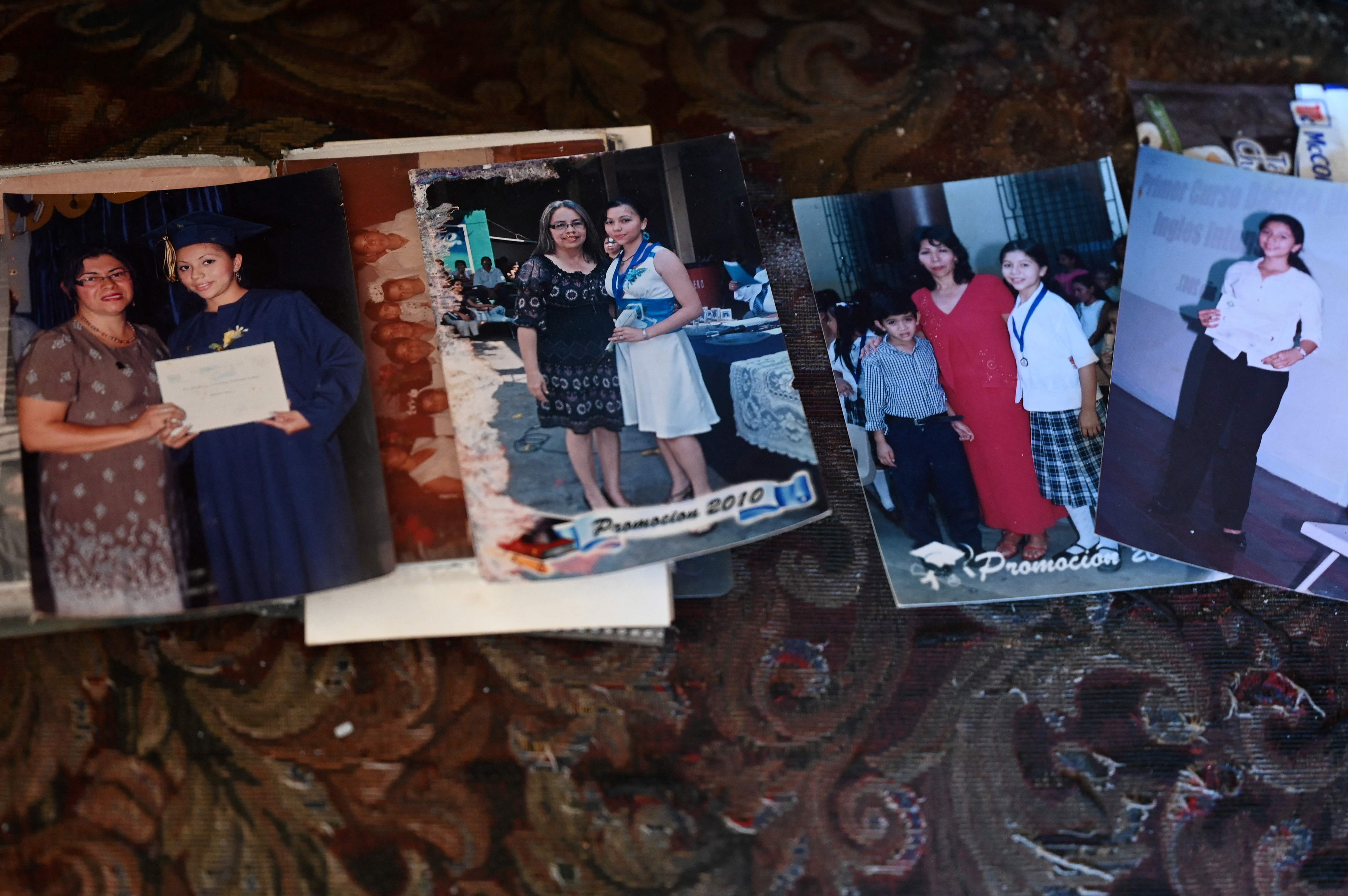 Fotos de Mirna Cruz Lima y sus hijos Jackeline Cristina y Alexis Palomo Lima, víctimas supuestamente de un expolicía asesino. (Foto Prensa Libre: AFP)