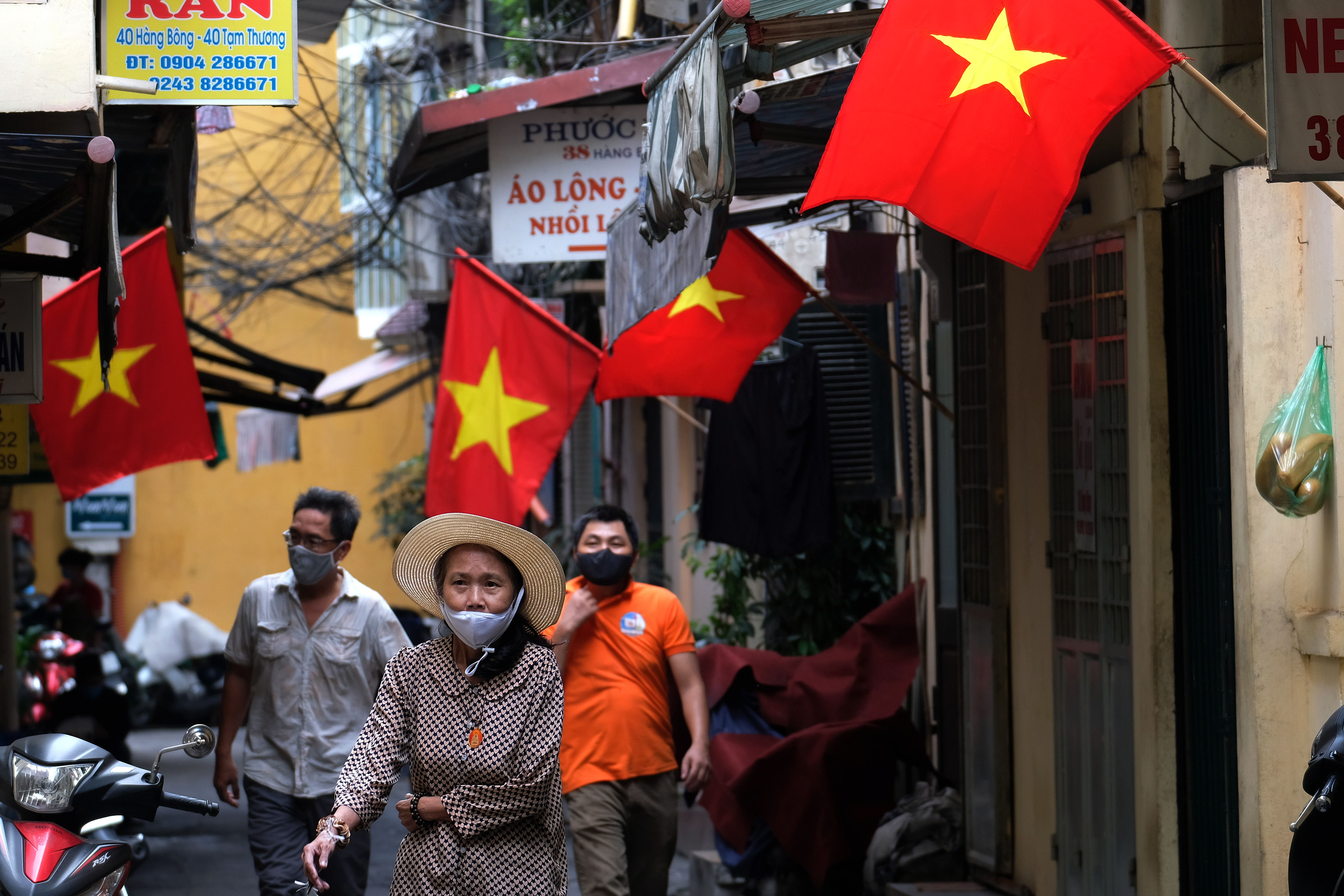 Vietnam ha inmunizado a algo más de un millón de vietnamitas entre una población de 96 millones. (Foto Prensa Libre: EFE)