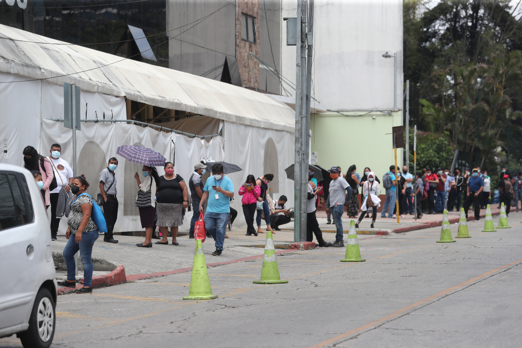 Aunque en febrero y marzo de este año se registra más afiliados al IGSS, hay variaciones en salarios según estadísticas de la entidad. (Foto, Prensa Libre: Hemeroteca PL).