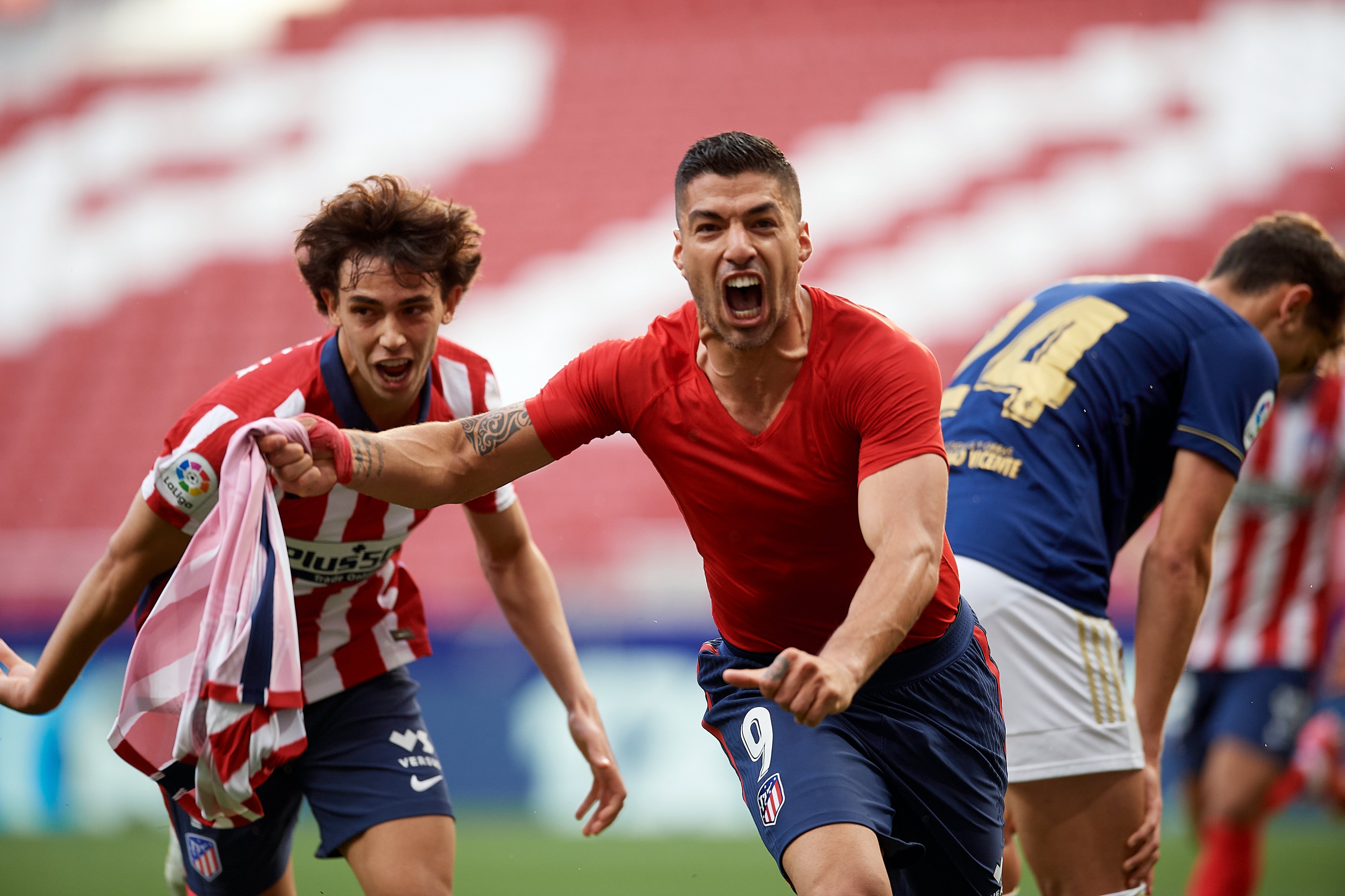 Luis Suárez festeja el gol de la victoria del Atlético contra el Osasuna. (Foto Redes).
