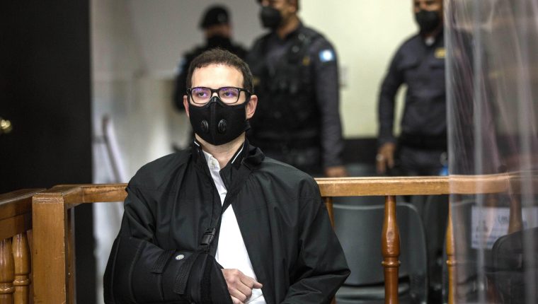 Luis Enrique Martinelli Linares, hijo del expresidente panameño Ricardo Martinelli (2009-2014), comparece ante un tribunal para conocer los motivos de su posible extradición a Estados Unidos, país que lo requiere por lavado de dinero. (Foto Prensa LIbre: EFE)