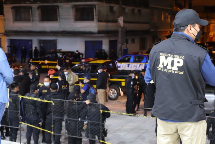 Autoridades efectúan operativos contra las extorsiones. (Foto Prensa Libre: MP)