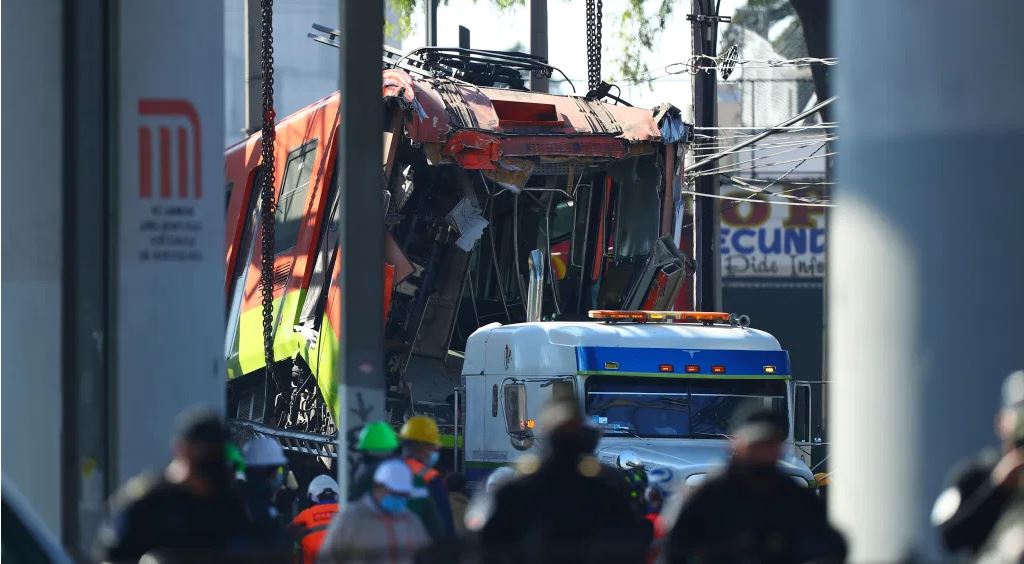 EL gobierno mexicano decretó duelo nacional por las víctimas del fatal accidente. (Foto Prensa Libre: EFE)