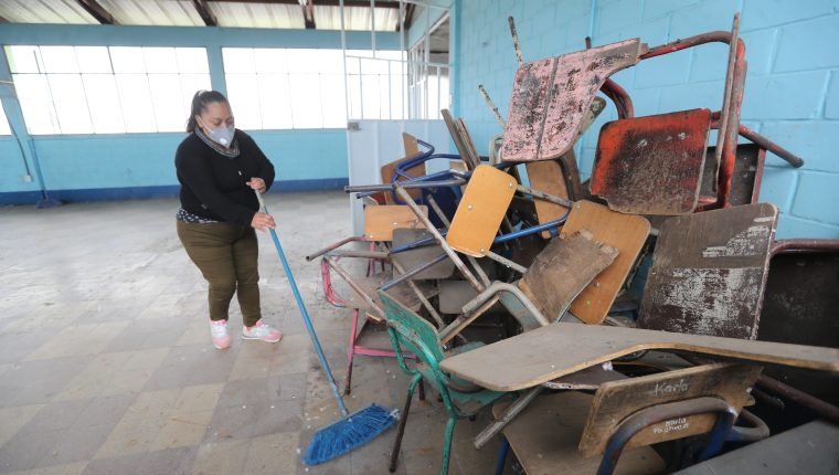 El ministerio de Educacin en el tiempo de pandemia donde se suspendieron las clase no remozaron las Escuelas pblicas una de las directoras de un establecimiento dice que ya no les dieron la segunda parte de presupuesto que le toca a cada escuela esto debido a la pandemia del CORONAVIRUS. Fotografa. Erick Avila: 08/01/2021