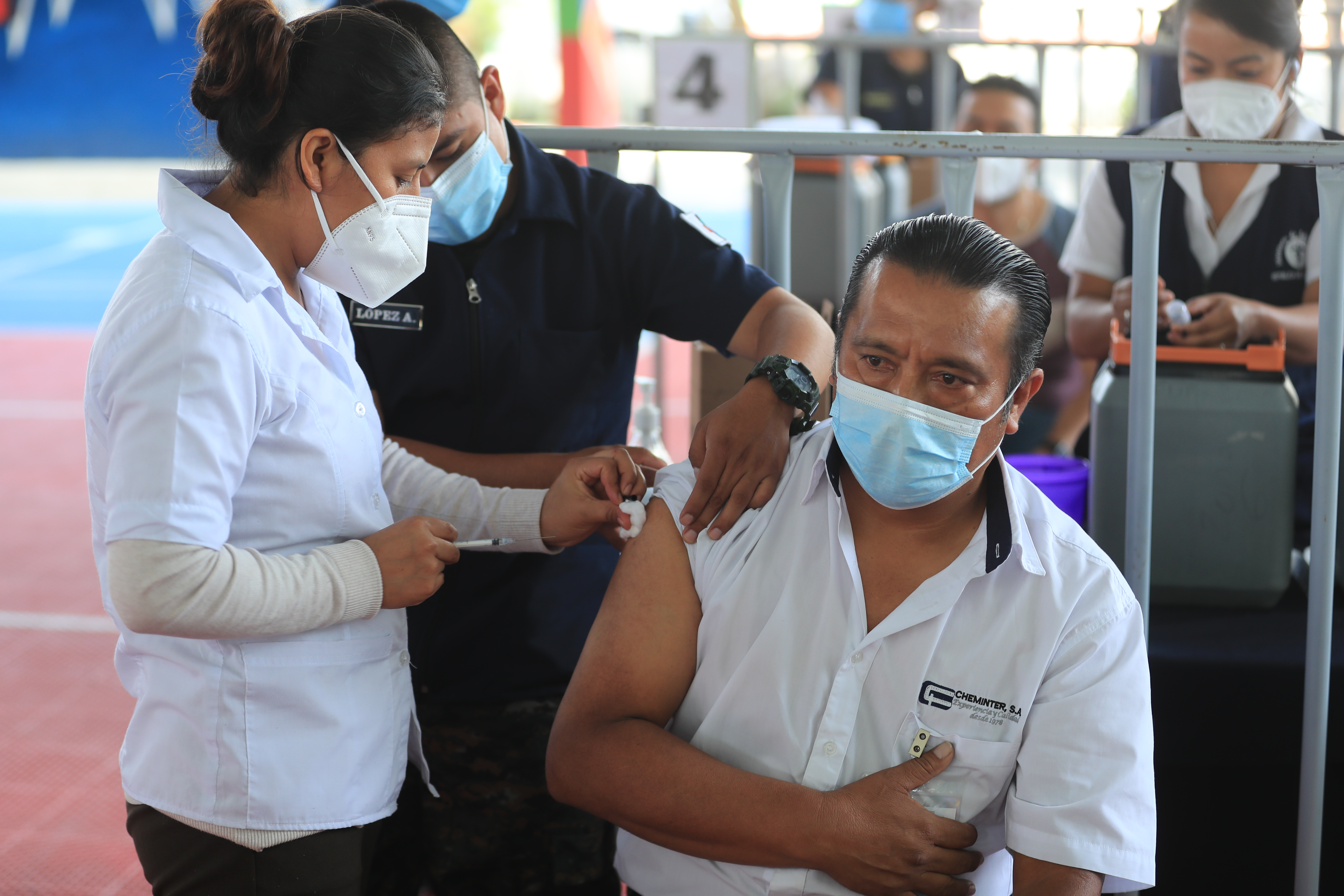 El lento proceso de vacunación podría influir en las expectativas de crecimiento económico para Guatemala. (Foto Prensa Libre: Hemeroteca) 