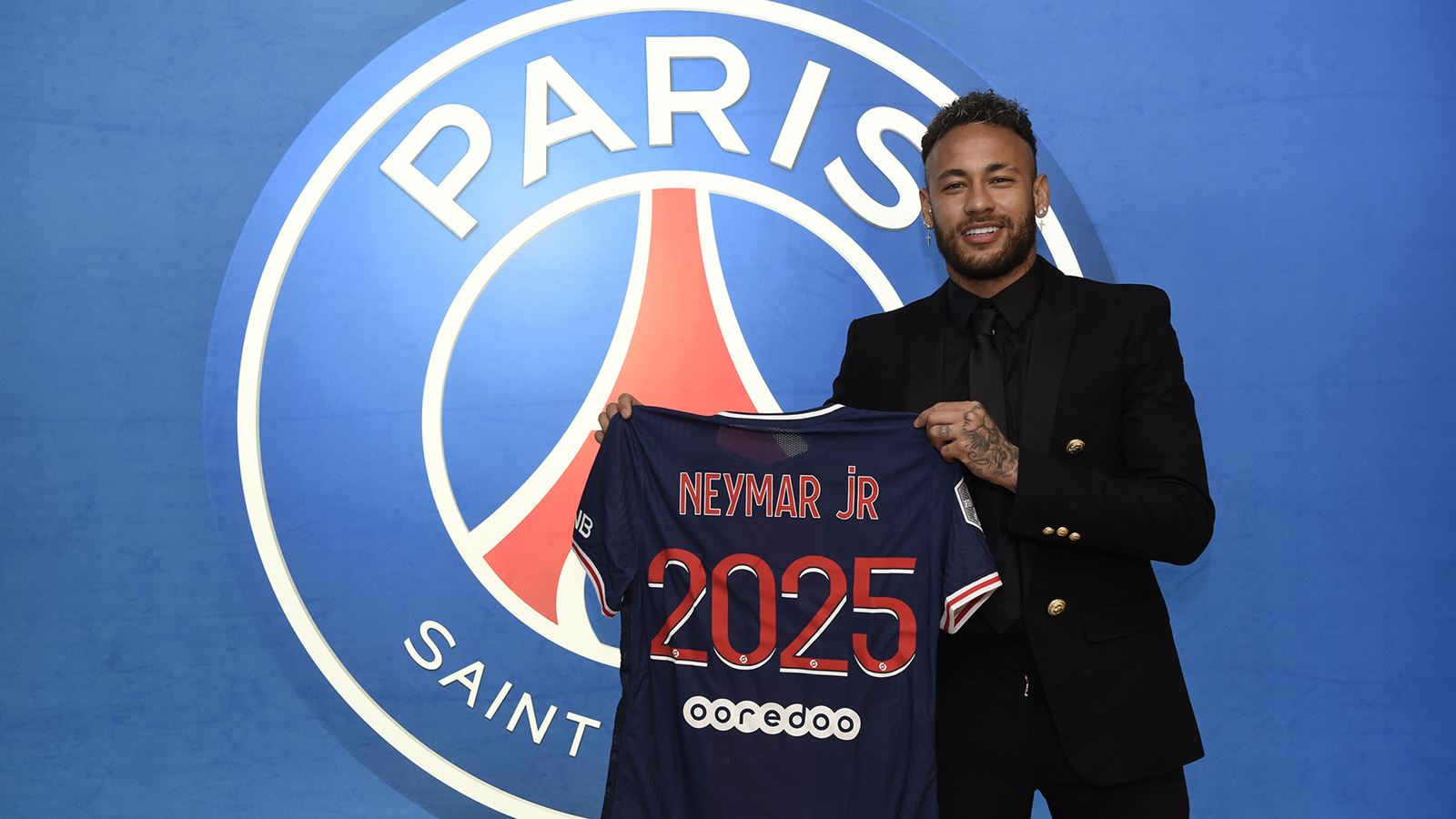 Neymar es uno de los jugadores mejor pagados en el mundo. (Foto Prensa Libre: París Saint-Germain)
