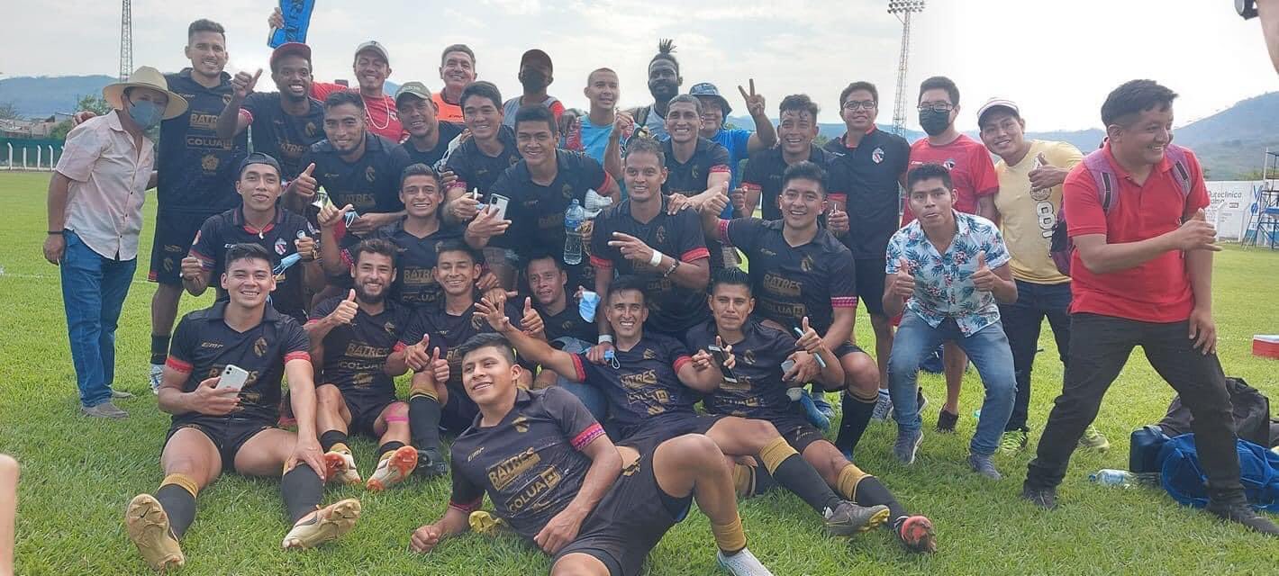Los jugadores de Quiché celebraron el pase a la final de la Primera División. (Foto Prensa Libre: Twitter Quiché FC)
