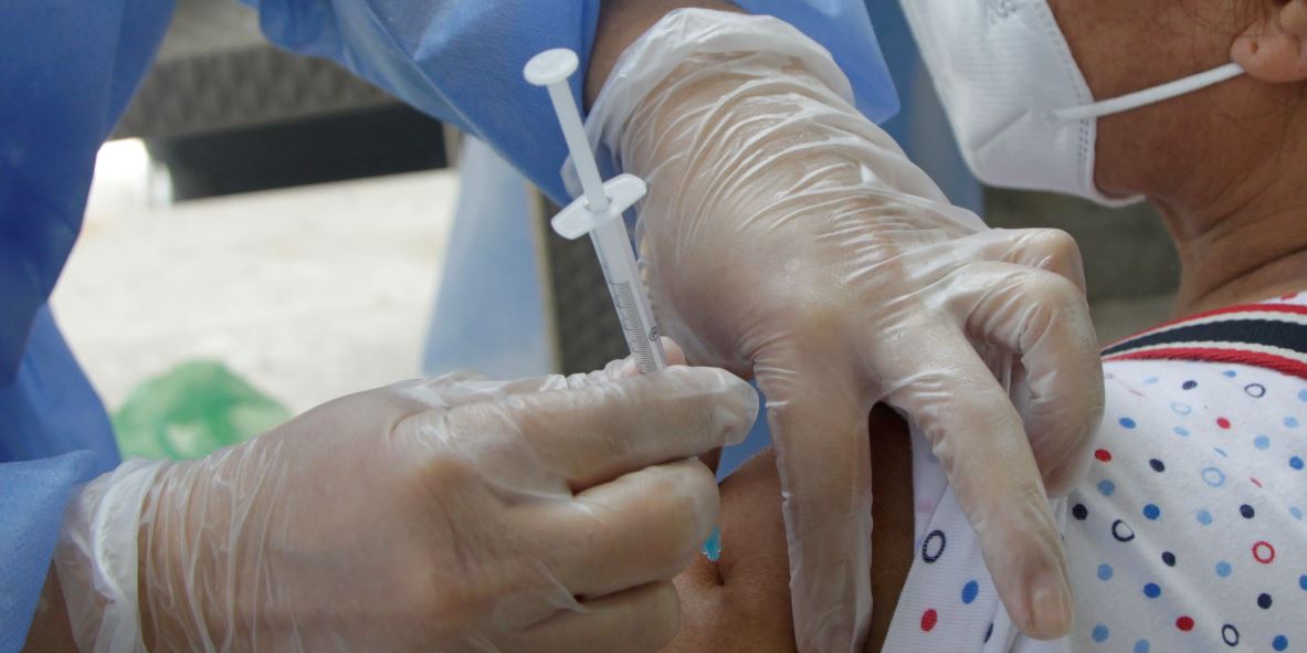 El mundo avanza en la vacunación contra el covid-19. (Foto Prensa Libre: EFE)