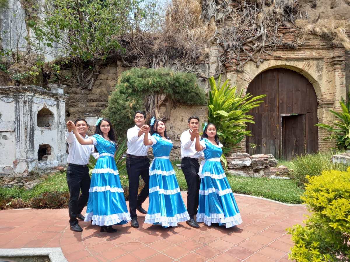 Joven guatemalteco impulsa la danza y teatro en Villa Canales