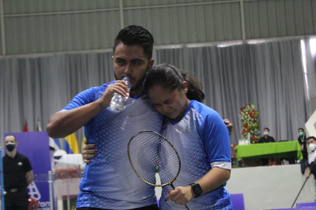 Christopher Martínez y Mariana Paiz festejan la clasificación a la final en dobles mixtos durante el Panamericano de Bádminton. (Foto cortesía FedeBádminton).