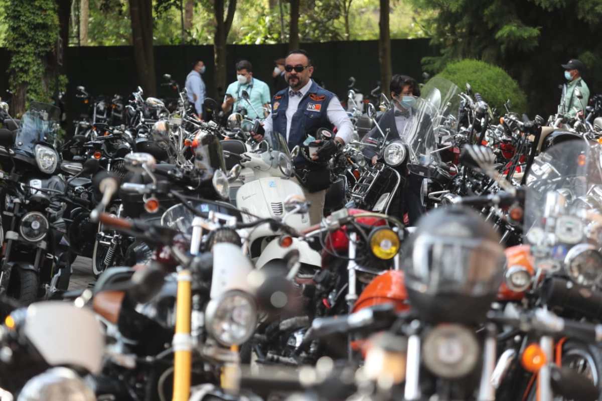 Galería: Más de 400 motocicletas clásicas recorren la ciudad en caravana solidaria