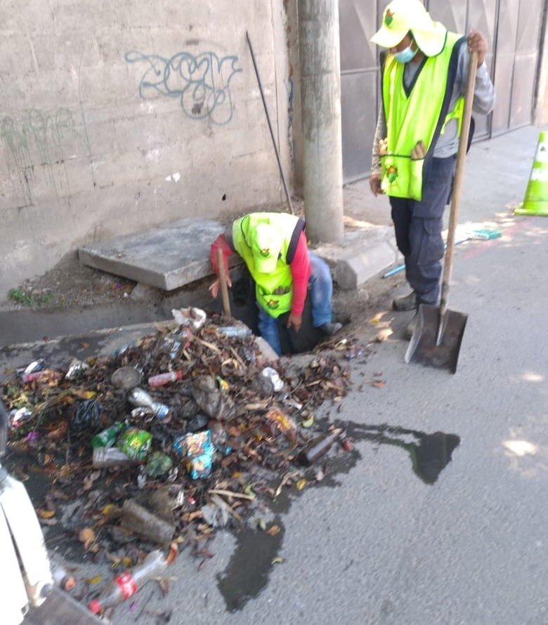 Acumulación de basura afectó el funcionamiento del sistema de drenajes. (Foto Prensa Libre: Municipalidad de Guatemala) 