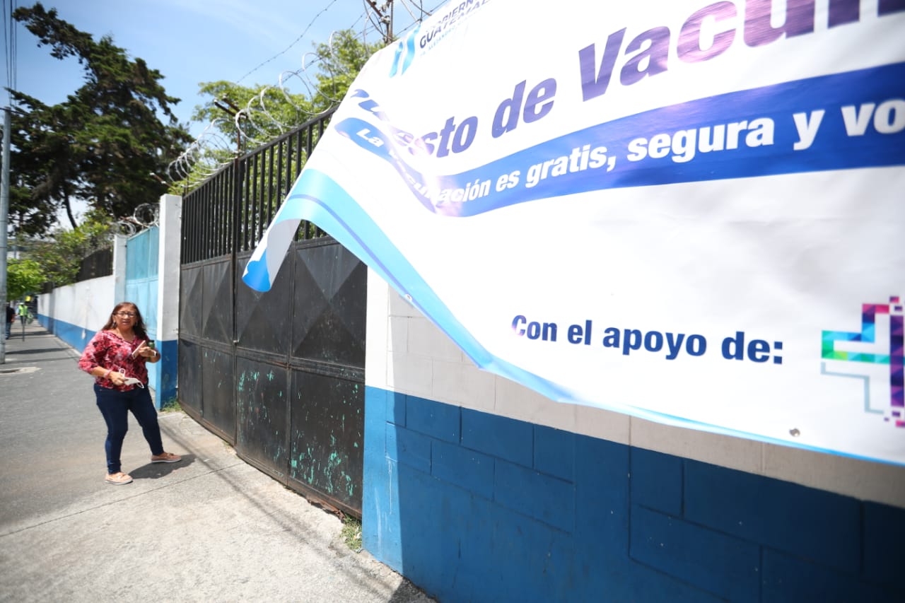 “Cuando nos tocaba turno nos dijeron que ya no había vacunas”: denuncian problemas en centros de vacunación