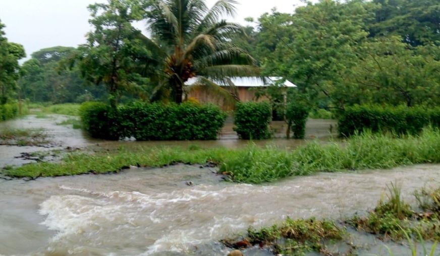 Las lluvias del sábado 22 de mayo afectaron varias comunidades de Izabal. (Foto Prensa Libre: Conred)