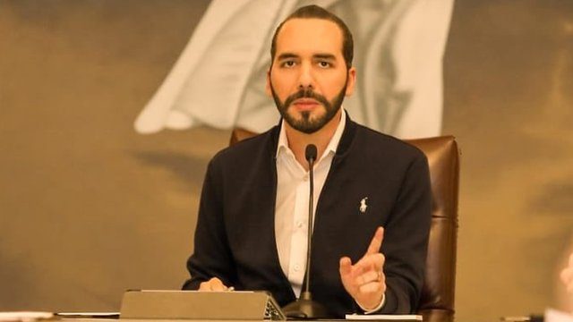 Presidente de El Salvador, Nayib Bukele, dice que dará vacunas a alcaldes hondureños que le pidieron ayuda