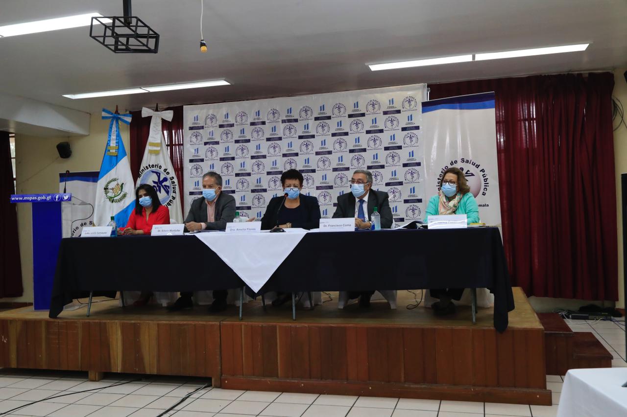 Ministra de Salud, Amelia Flores (centro) en conferencia de prensa este viernes. (Foto Prensa Libre: Élmer Vargas)