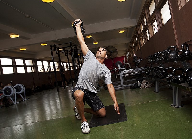 pesas en gimnasio