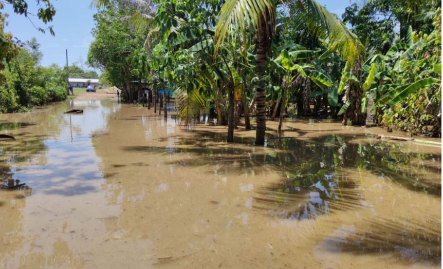 Inundación en la aldea El Zapotal de San Francisco, Petén. (Foto: Conred)