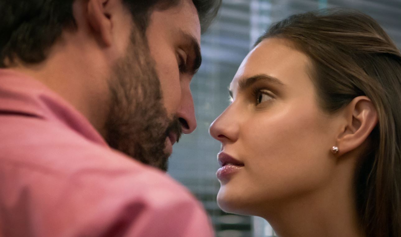 En "Luis Miguel, la serie", se revela la relación amorosa entre Alejandro Asensi y Michelle Salas. (Foto Prensa Libre: Netflix)