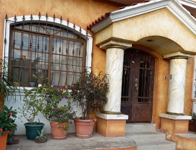 Una de las propiedades allanadas por el MP en Ipala, Chiquimula, en seguimiento a un caso que lleva la Unidad de delitos relacionados con los bancos, aseguradoras y demás instituciones financieras del MP. (Foto Prensa Libre: MP)