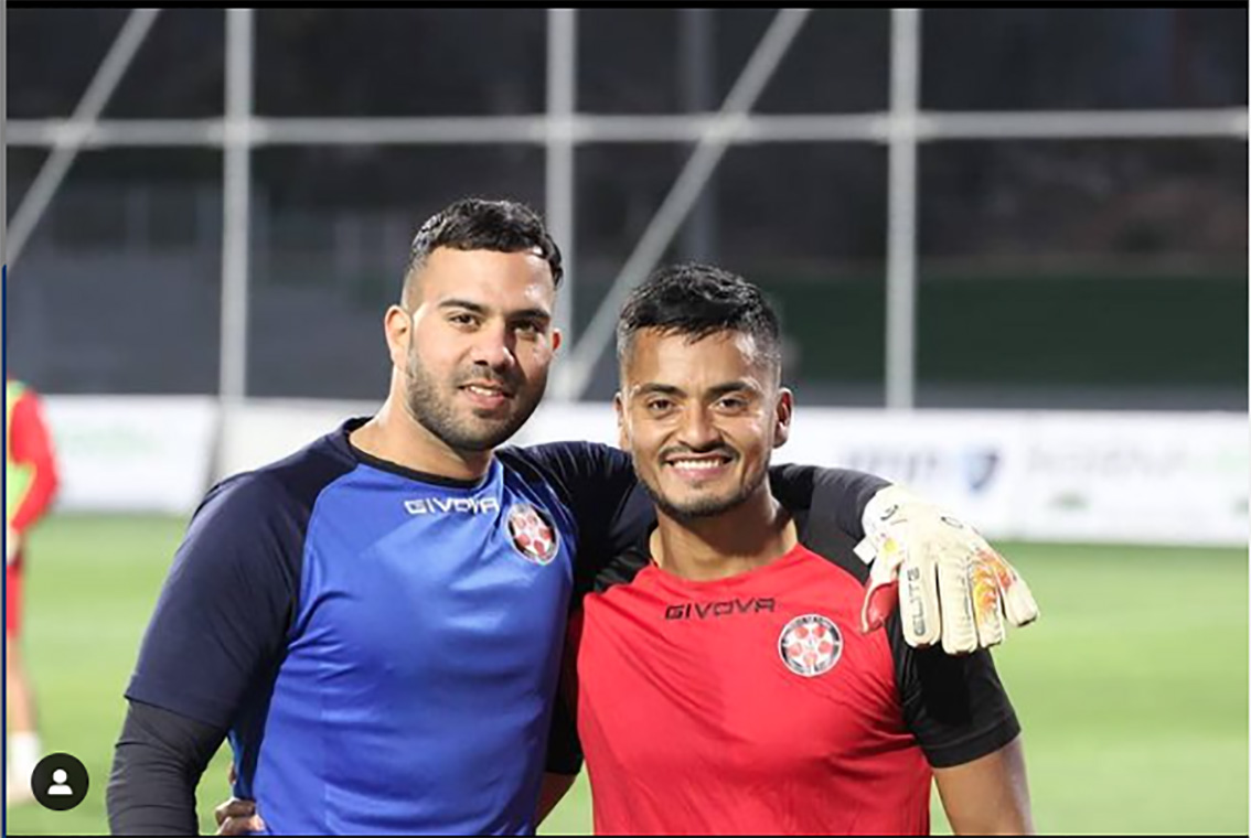 Matan Peleg, de rojo, juega en el futbol de Israel, y se unirá al trabajo de la Selección de Guatemala. (Foto Matan Peleg).