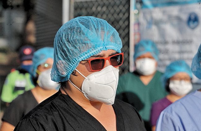 Medicos del hospital de Villa Nueva cieguen al gobierno mas médicos y material de protección para ellos ya que son las personas que atienden a los enfermos de coronavirus Fotografía. Erick Avila: 11/05/2020