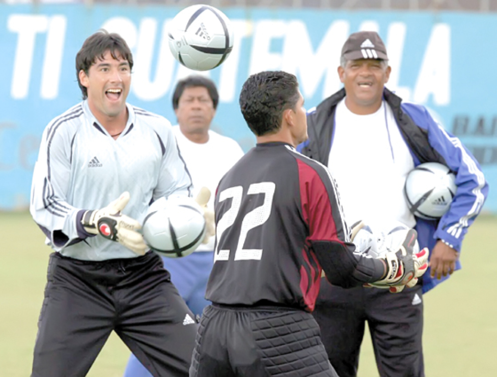 Roy Posas fue parte del cuerpo técnico de la Selección de Guatemala en el camino a la Copa del Mundo de Alemania 2006. (Foto Hemeroteca PL).