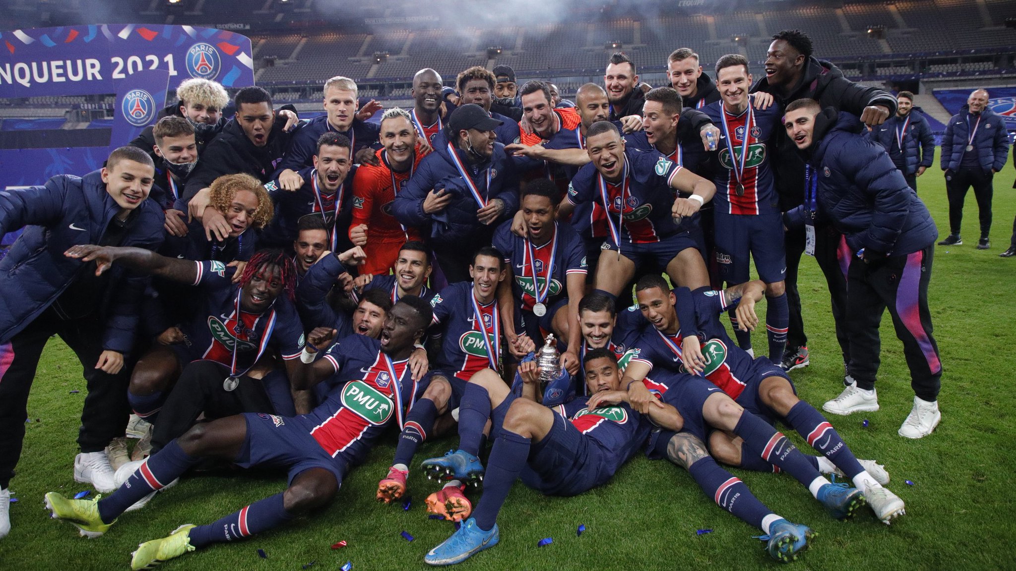 Así festejaron los jugadores del PSG. (Foto Prensa Libre: Twitter @PSG_espanol)