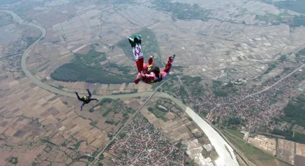 Aunque la víctima era un paracaidista experimentado, nada pudo hacer por salvar su vida. (Foto referencial AFP)