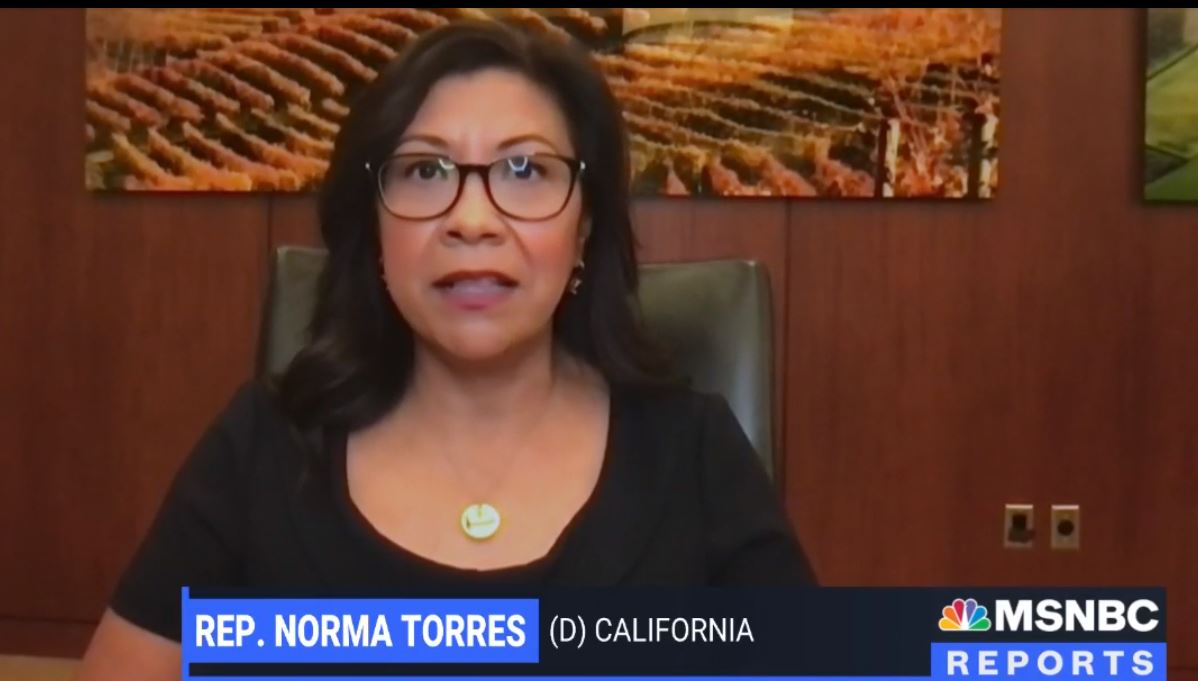 La congresista Norma Torres, durante la entrevista con la cadena MSNBC. 