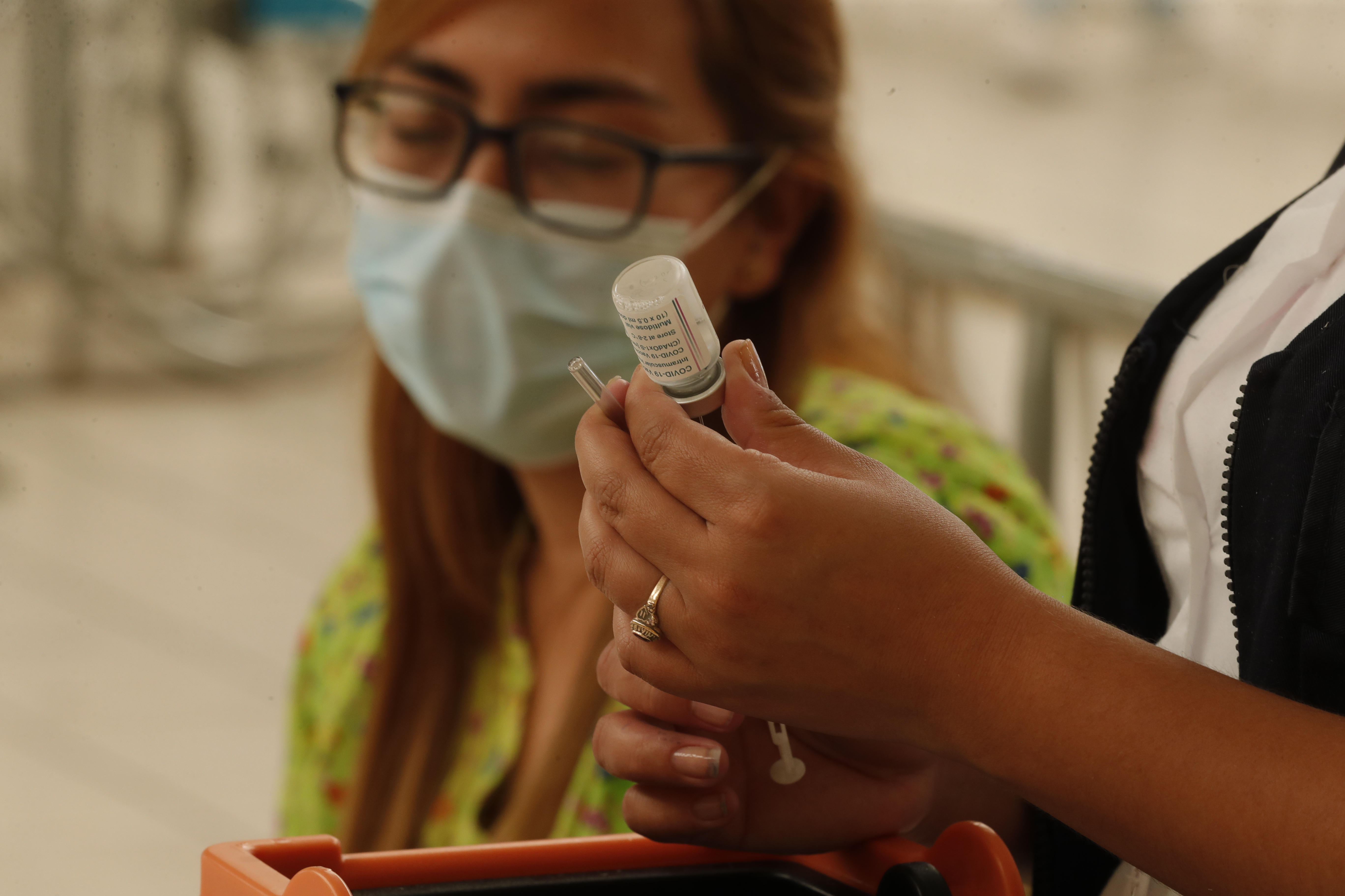 La vacuna contra el coronavirus es la solución más efectiva para protegerse de la enfermedad, es necesario que en el país esté vacunado más de 75% de las personas. (Foto Prensa Libre: Hemeroteca PL)