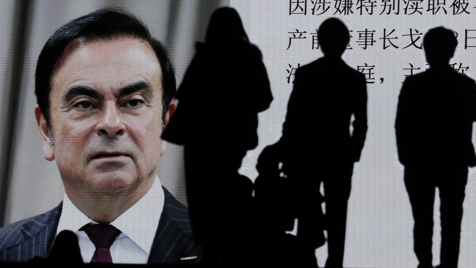 Carlos Ghosn: cómo un padre y su hijo ayudaron a escapar de Japón en una maleta al multimillonario jefe de Nissan