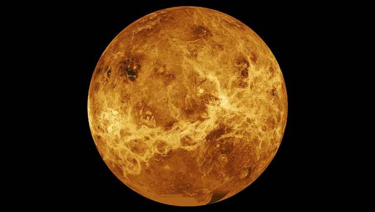 La superficie de Venus es tan caliente que derretiría el plomo.
