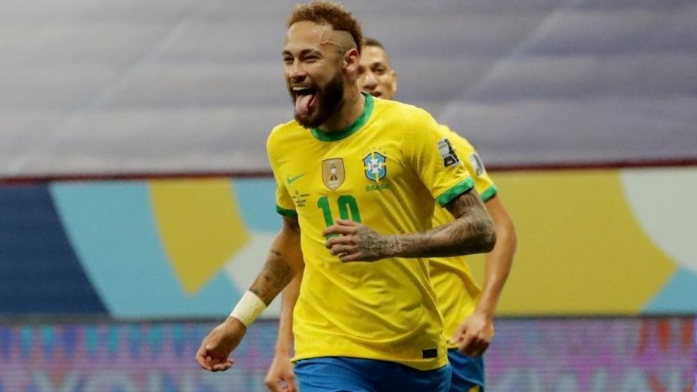 Neymar marcó y fue el líder de la generación de juego brasileña. (Foto Prensa Libre: AFP)