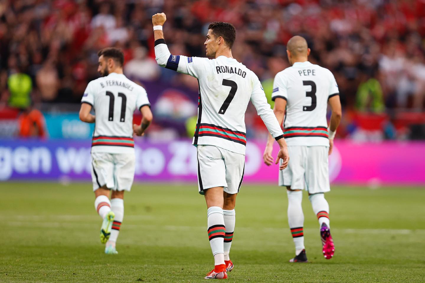 Cristiano Ronaldo mostró su alegría por la victoria contra Hungría y que buscarán darle una alegría a la afición de Portugal. (Foto Cristiano Ronaldo).