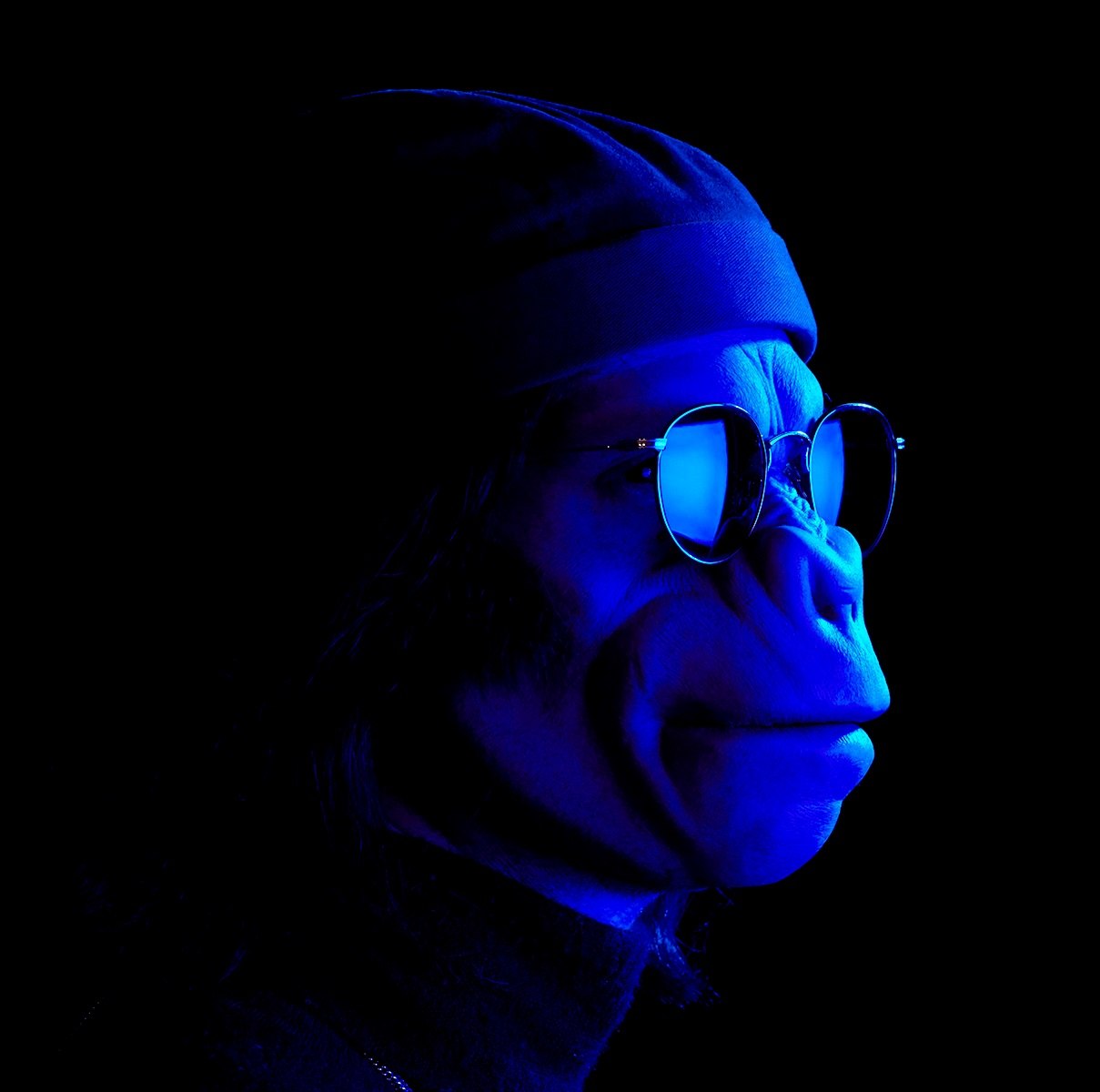 GRAF5020. BRUSELAS, 07/06/2021.- El DJ belga Kid Noize, conocido por actuar en público con una prótesis facial extremadamente realista que le hace parecer un simio, ha grabado una versión electrónica del himno de Bélgica, la Brabançonne, para animar a los 