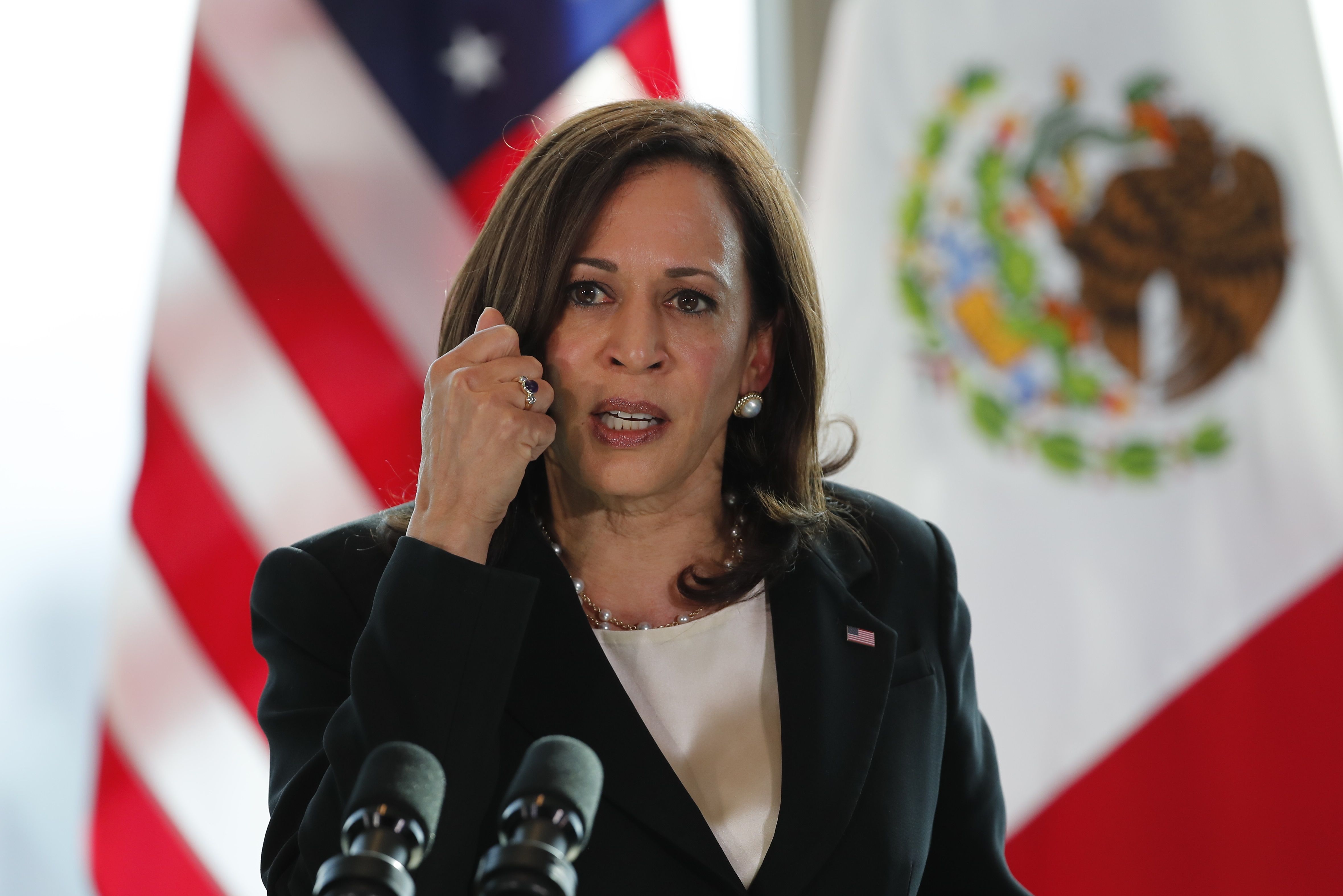 MEX4248. CIUDAD DE MÉXICO (MÉXICO), 08/06/2021.- La vicepresidenta de Estados Unidos, Kamala Harris, ofrece una conferencia de prensa hoy, en Ciudad de México (México). Harris calificó este martes como un 