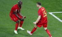 St.petersburg (Russian Federation), 12/06/2021.- Thomas Meunier R) of Belgium celebrates with teammate Romelu Lukaku (L) after scoring the 1-0 lead during the UEFA EURO 2020 group B preliminary round soccer match between Belgium and Russia in St.Petersburg, Russia, 12 June 2021. (Bélgica, Rusia, Roma) EFE/EPA/Anton Vaganov / POOL (RESTRICTIONS: For editorial news reporting purposes only. Images must appear as still images and must not emulate match action video footage. Photographs published in online publications shall have an interval of at least 20 seconds between the posting.)