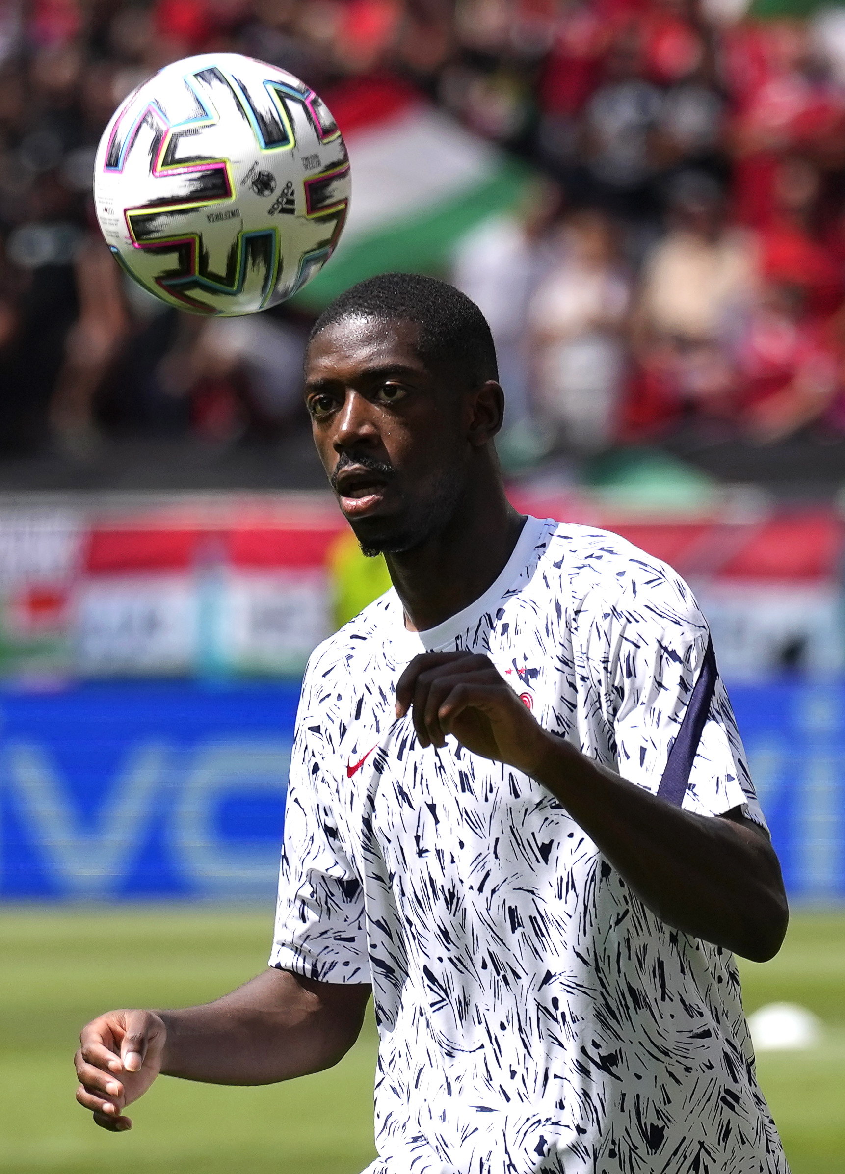 Budapest (Hungary), 19/06/2021.- Ousmane Dembele of France warms up for the UEFA EURO 2020 group F preliminary round soccer match between Hungary and France in Budapest, Hungary, 19 June 2021. (Francia, Hungría) EFE/EPA/Darko Bandic / POOL (RESTRICTIONS: For editorial news reporting purposes only. Images must appear as still images and must not emulate match action video footage. Photographs published in online publications shall have an interval of at least 20 seconds between the posting.)